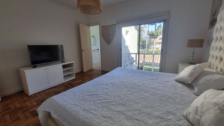 Your retreat with a pool and barbecue in Martinez