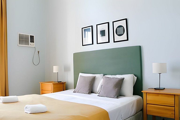 Apartamento amplio, clásico y elegante con balcón