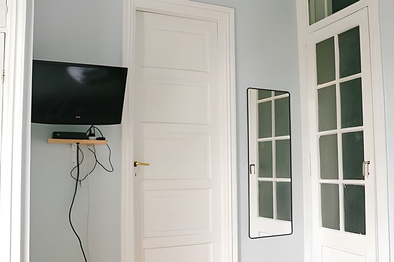 Very comfortable and classic studio - Excellent price!