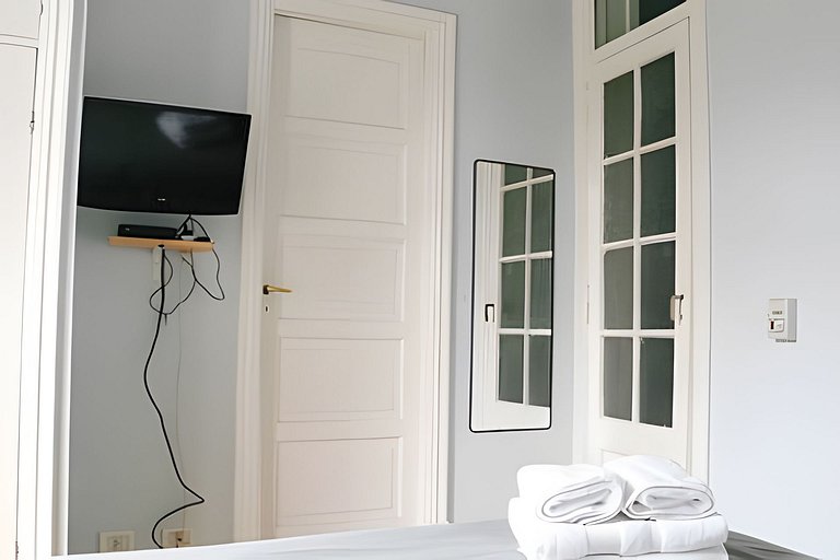 Very comfortable and classic studio - Excellent price!