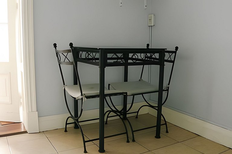 Very comfortable and classic studio - Excellent price!