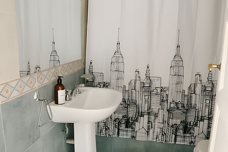 Very comfortable and classic studio - Excellent price!