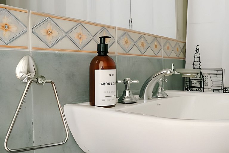 Very comfortable and classic studio - Excellent price!