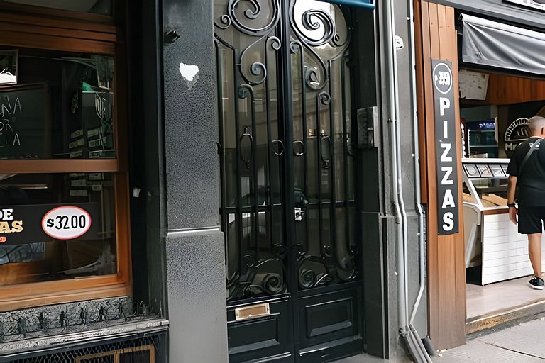 Very comfortable and classic studio - Excellent price!