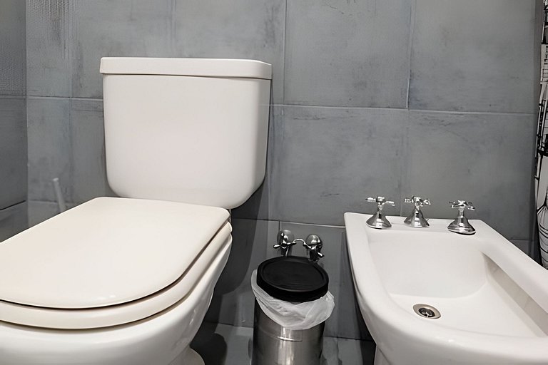 Apartamento amplio, clásico y elegante con balcón