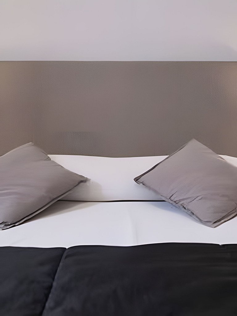 Apartamento amplio, clásico y elegante con balcón