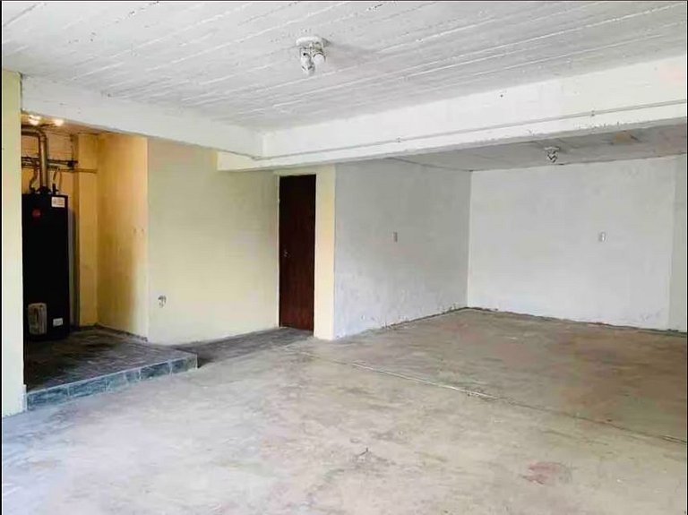 16 people - 2 houses - With grill and garage.