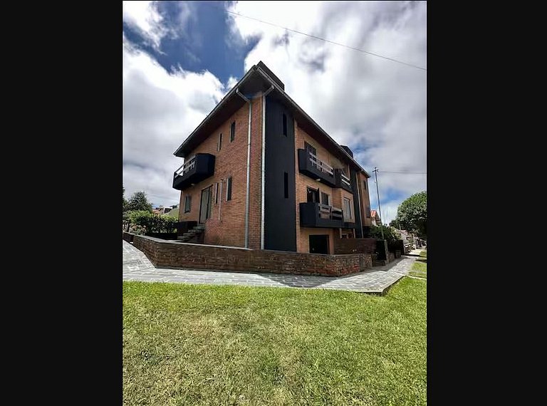 16 Pax - 2 Casas - Con parrilla y cochera.