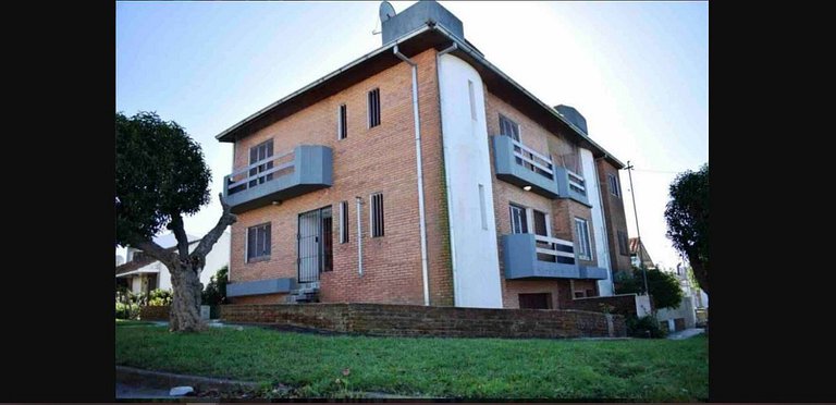 16 people - 2 houses - With grill and garage.