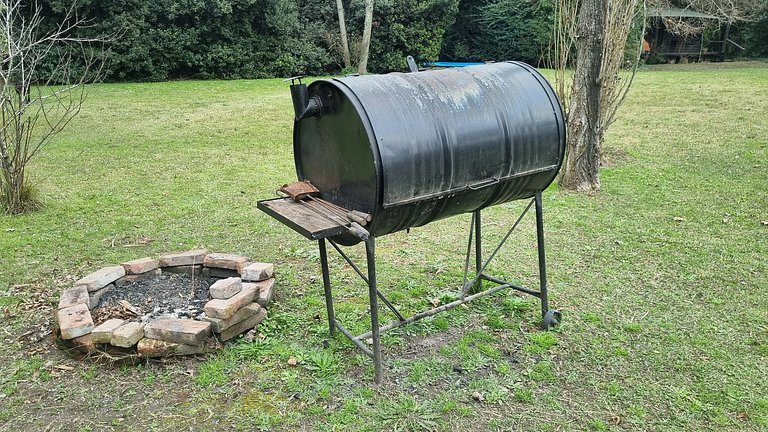 Cabaña rústica en Pilar con parque amplio - #A