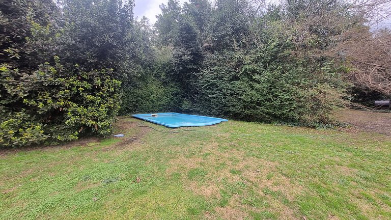 Cabaña en complejo con pileta y verde #C