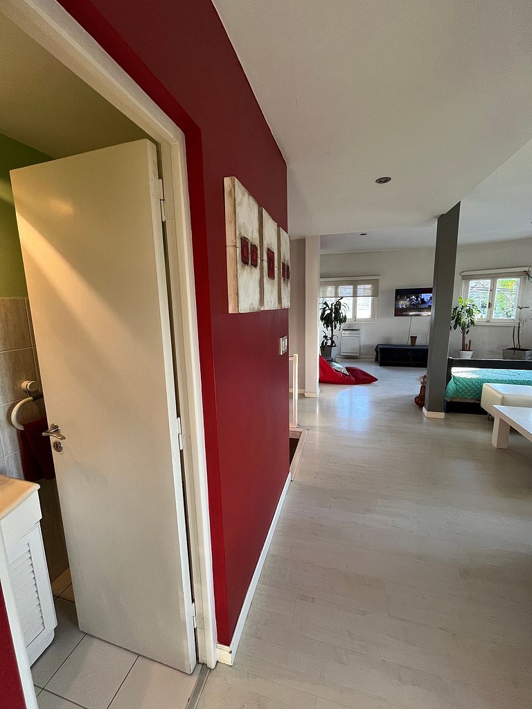 Casa con parrilla y garage - En Zona Golf/Alem