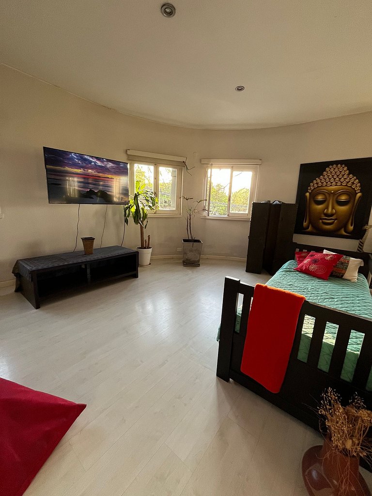 Casa con parrilla y garage - En Zona Golf/Alem