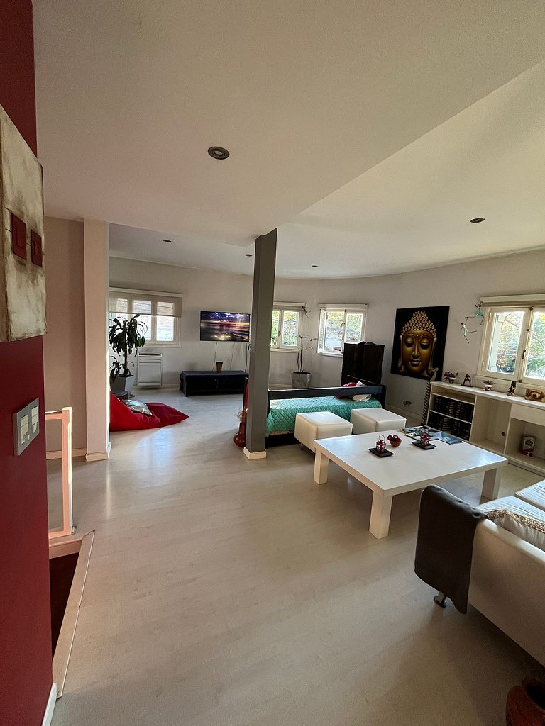 Casa con parrilla y garage - En Zona Golf/Alem