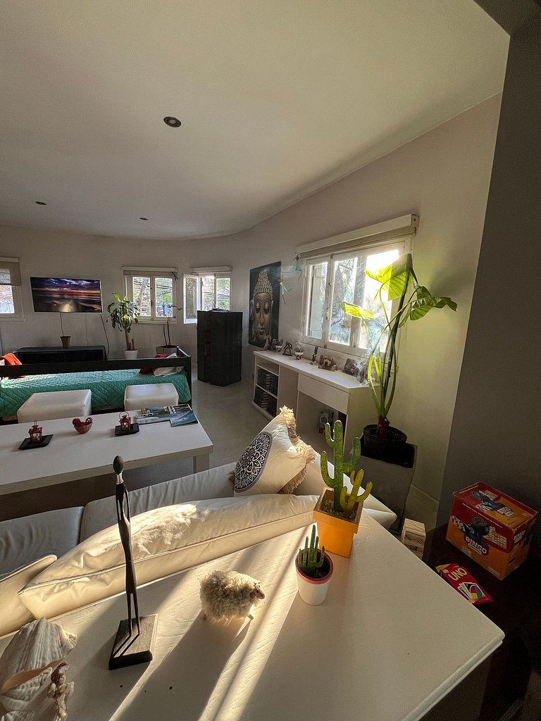 Casa con parrilla y garage - En Zona Golf/Alem