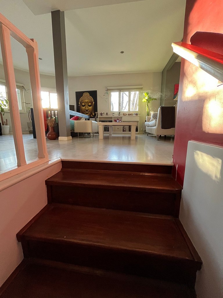 Casa con parrilla y garage - En Zona Golf/Alem