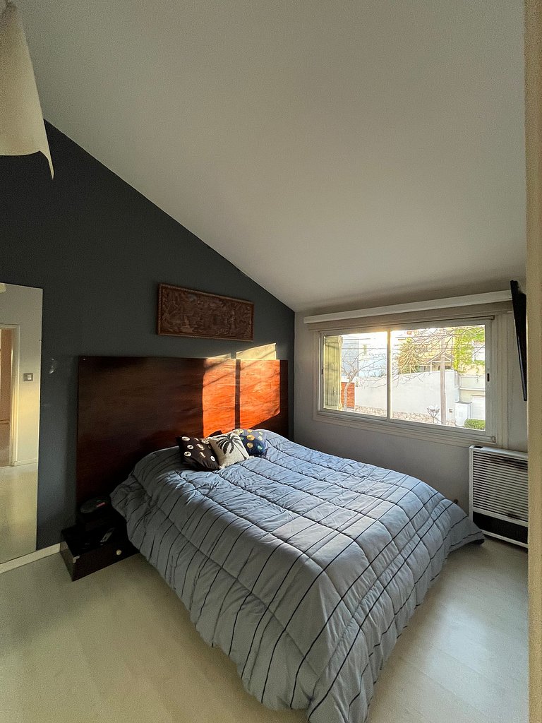 Casa con parrilla y garage - En Zona Golf/Alem