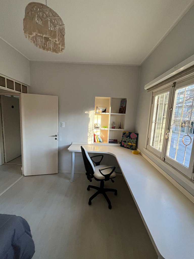 Casa con parrilla y garage - En Zona Golf/Alem