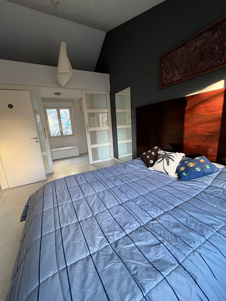 Casa con parrilla y garage - En Zona Golf/Alem