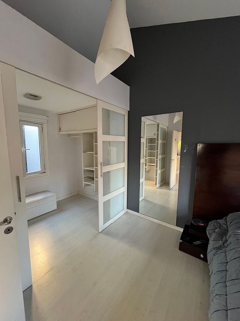 Casa con parrilla y garage - En Zona Golf/Alem