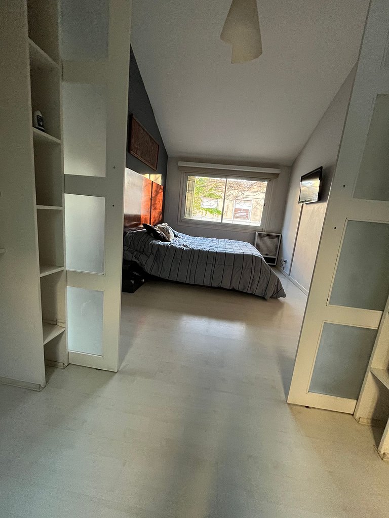 Casa con parrilla y garage - En Zona Golf/Alem