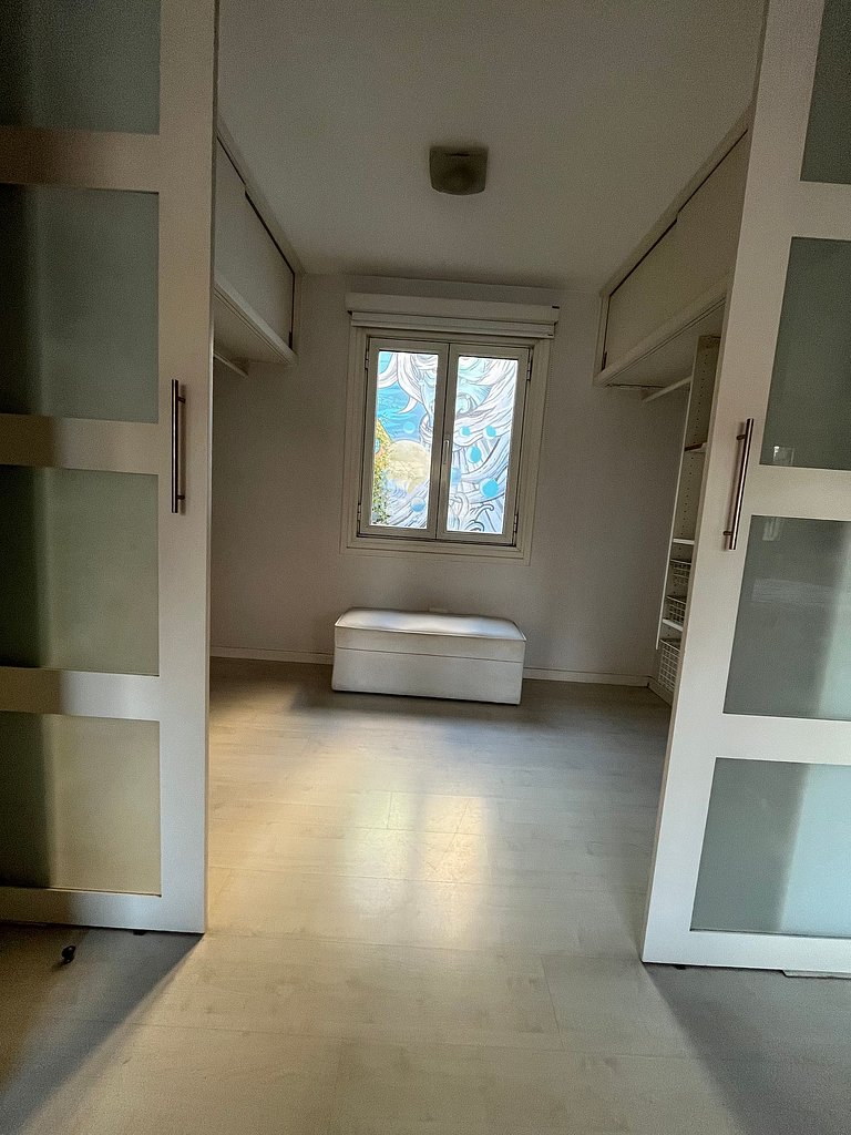 Casa con parrilla y garage - En Zona Golf/Alem