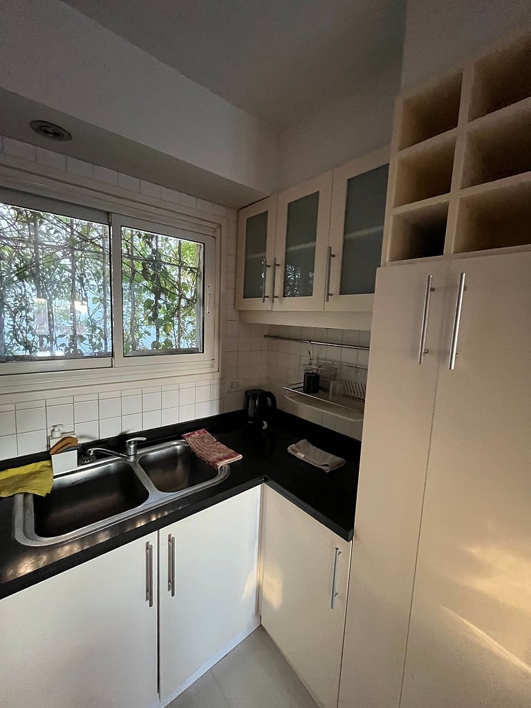 Casa con parrilla y garage - En Zona Golf/Alem