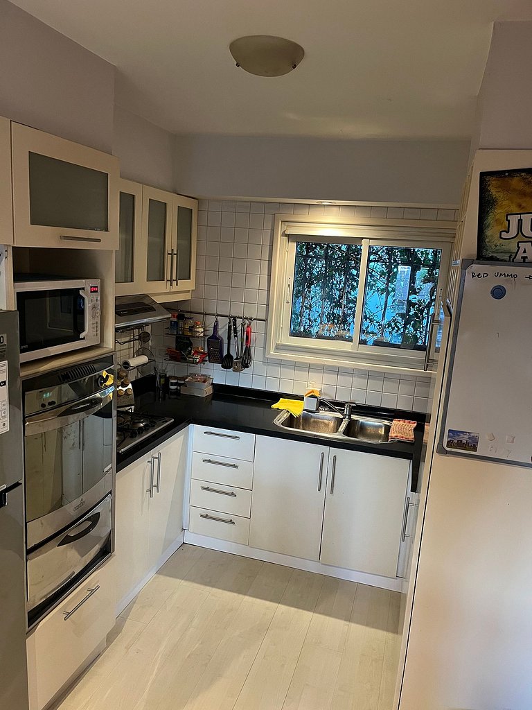 Casa con parrilla y garage - En Zona Golf/Alem