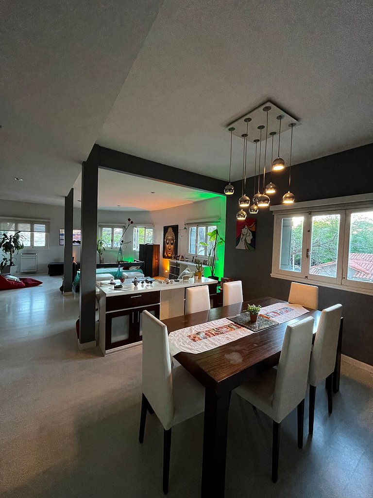 Casa con parrilla y garage - En Zona Golf/Alem