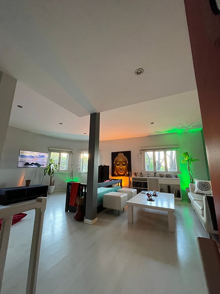 Casa con parrilla y garage - En Zona Golf/Alem