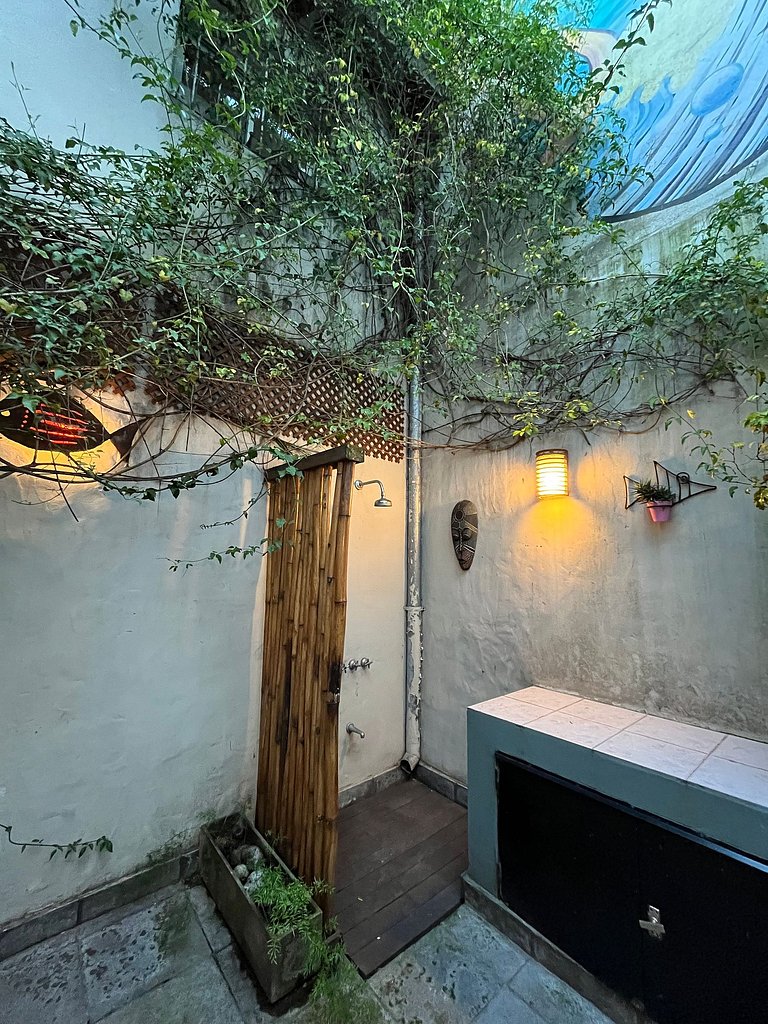 Casa con parrilla y garage - En Zona Golf/Alem