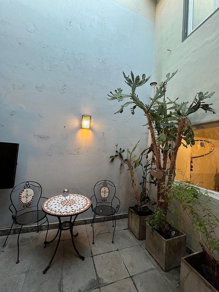 Casa con parrilla y garage - En Zona Golf/Alem