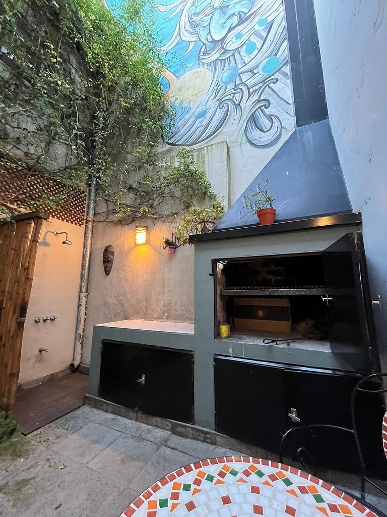 Casa con parrilla y garage - En Zona Golf/Alem