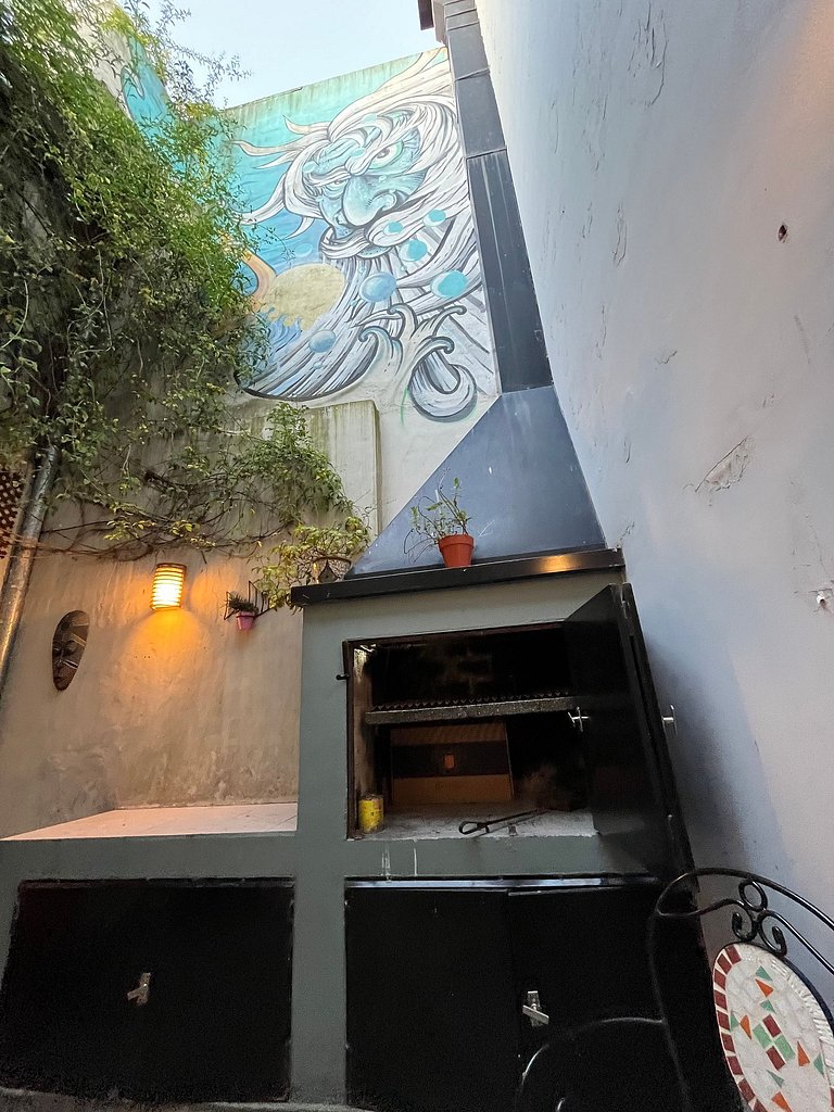 Casa con parrilla y garage - En Zona Golf/Alem