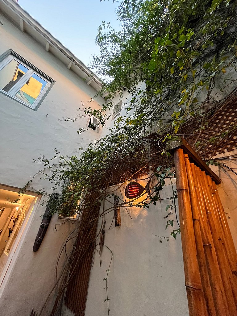 Casa con parrilla y garage - En Zona Golf/Alem