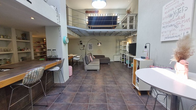 Loft moderno con terraza, masaje y make-up studio!