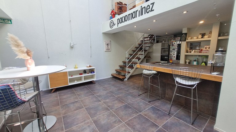 Loft moderno con terraza, masaje y make-up studio!