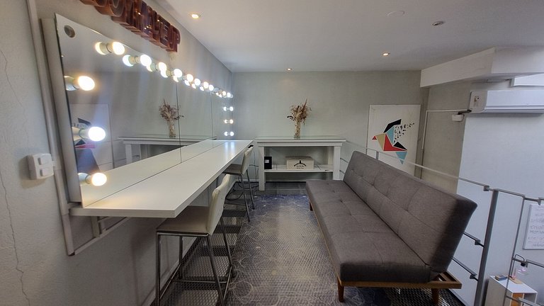 Loft moderno con terraza, masaje y make-up studio!
