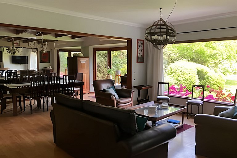 Casa con pileta y servicios de limpieza y cocina