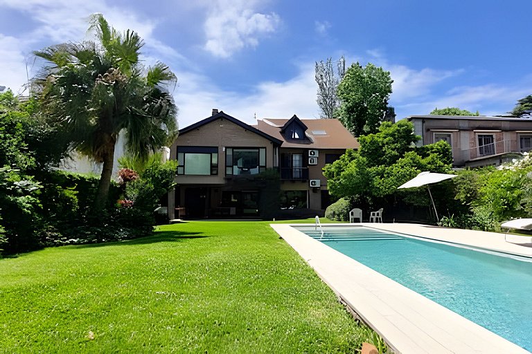 Casa con pileta y servicios de limpieza y cocina