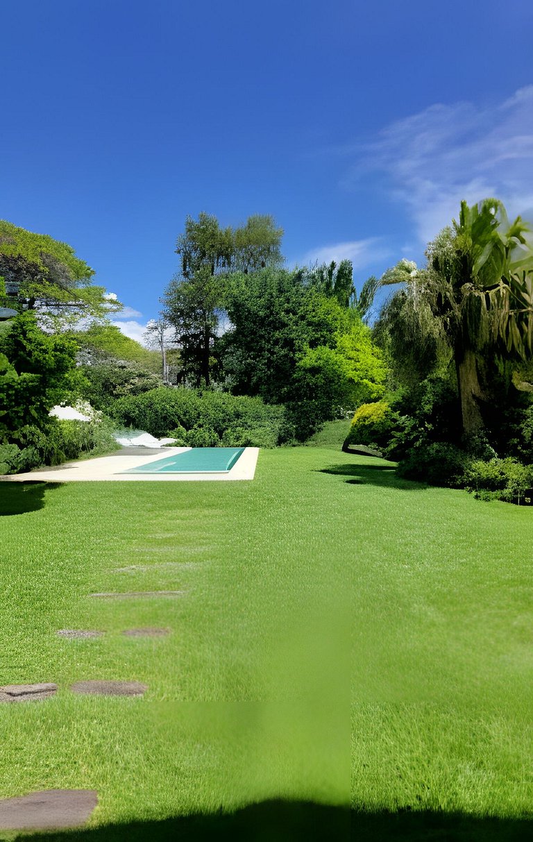 Casa con pileta y servicios de limpieza y cocina