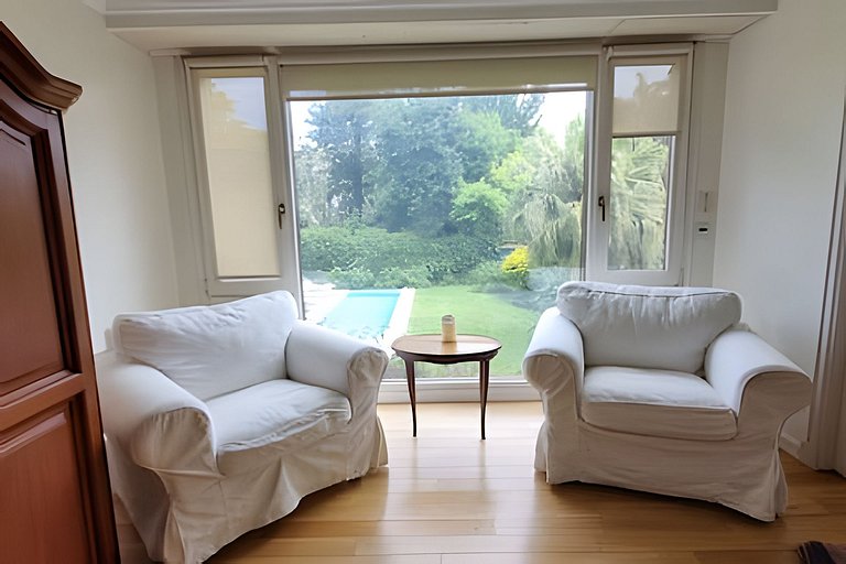 Casa con pileta y servicios de limpieza y cocina