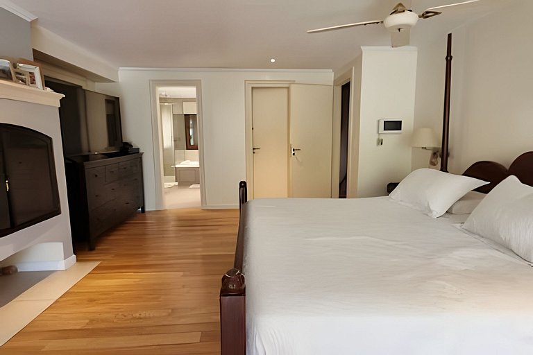 Casa con pileta y servicios de limpieza y cocina