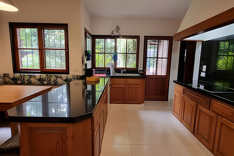 Casa con pileta y servicios de limpieza y cocina