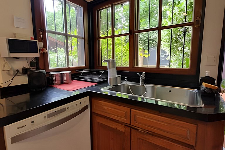 Casa con pileta y servicios de limpieza y cocina