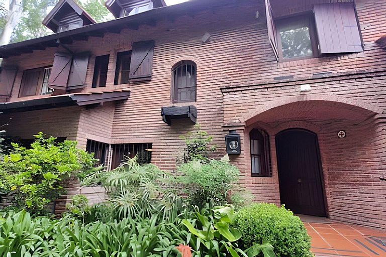 Casa con pileta y servicios de limpieza y cocina