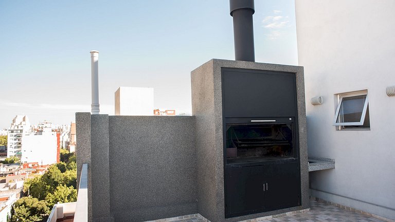 Depto luminoso. Con laundry, parrilla y pileta