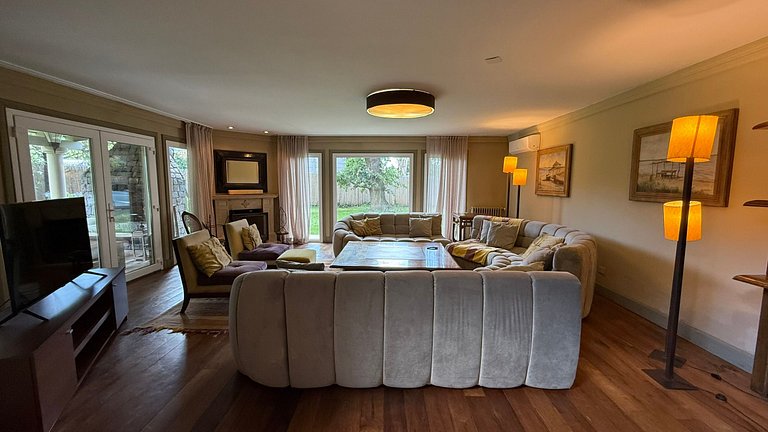 Casa premium en Tigre con parque, pileta y jacuzzi