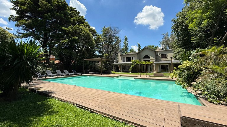 Casa premium en Tigre con parque, pileta y jacuzzi