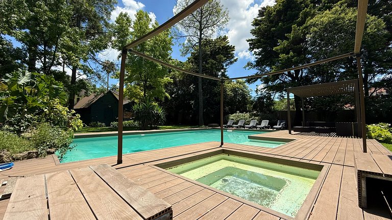 Premium house in Tigre with garden, pool, and hot tub
